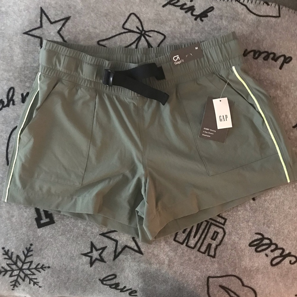 GapFit 4" Hiking Shorts